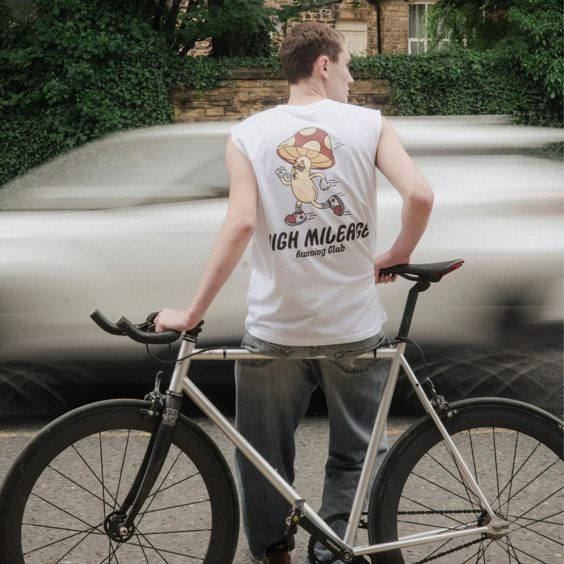 Sleeveless T-shirt - Image 11