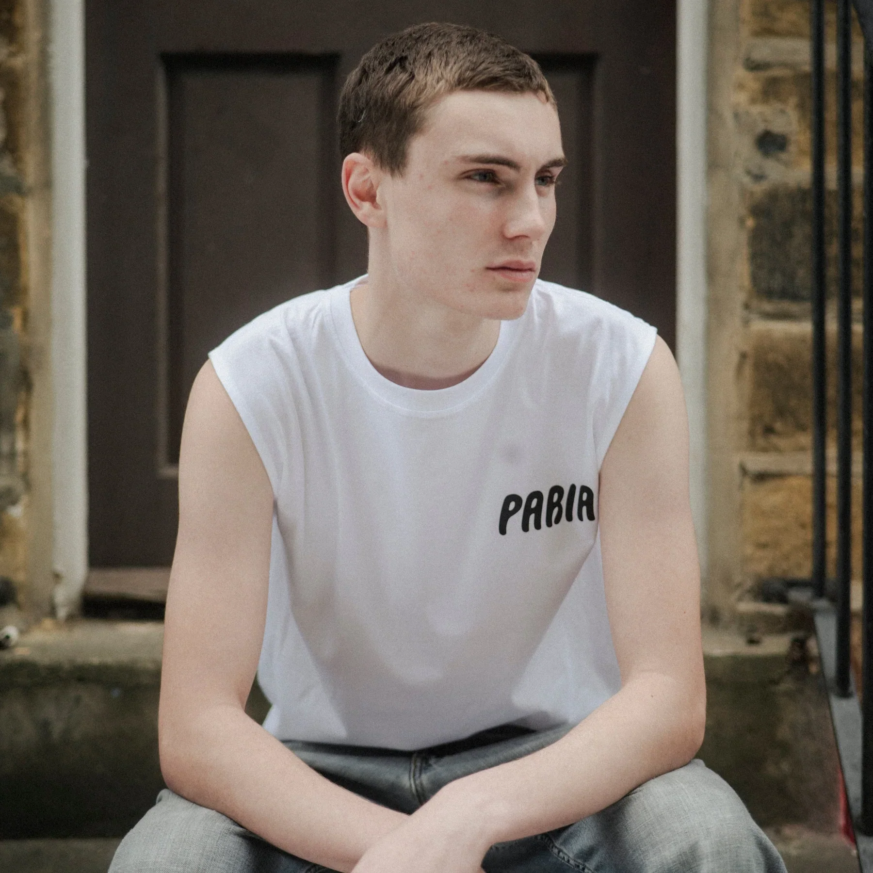 Sleeveless T-shirt - Image 12